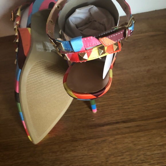 Pumps - Picture 2 of 7